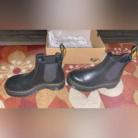 Dr. Martens. 2976 Smooth Leather Platform Chelsea Boots. Size referenced in pics - Picture 5 of 5